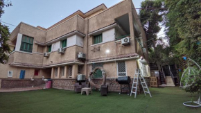 Family villa with private entrance, swimming pool and parking